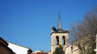 Eski kilise çan kulesi.