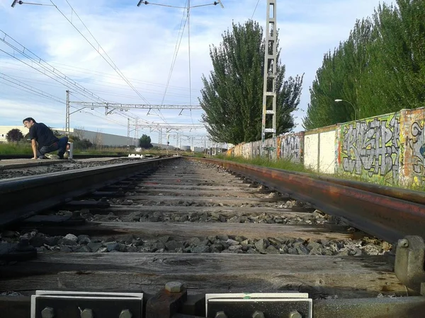 Velhos Trilhos Trem Uma Propriedade Industrial — Fotografia de Stock