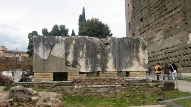 Antik Roma şehri harabe halinde..