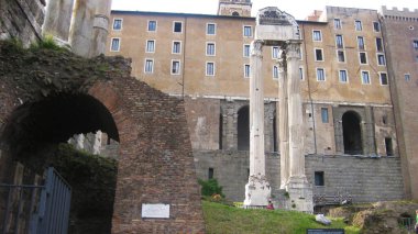 Antik Roma şehri harabe halinde..