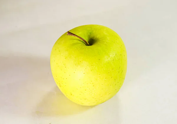 Зелене Яблуко Білому Тлі — стокове фото