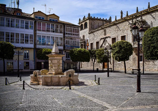 Praça Histórica Com Palácio Fonte Burgos Espanha — Fotografia de Stock