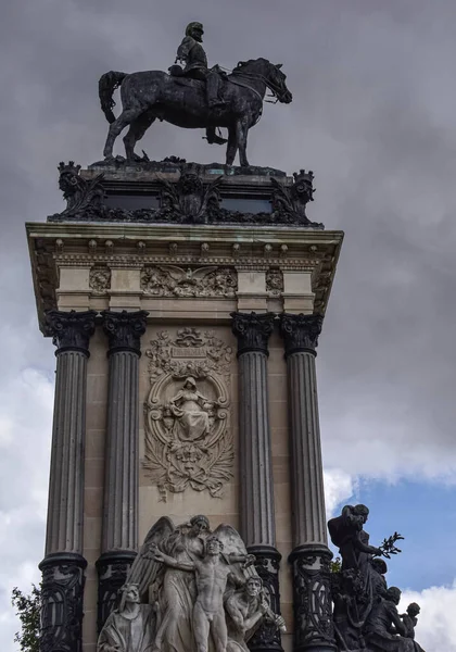 Estatua Caballero Día Nublado — Foto de Stock