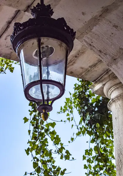 Lanterna Preta Com Arco Pedra — Fotografia de Stock