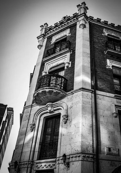 Edificios Clásicos Blanco Negro — Foto de Stock