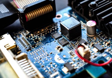 Bilgisayar çipi ve elektrik devresi.