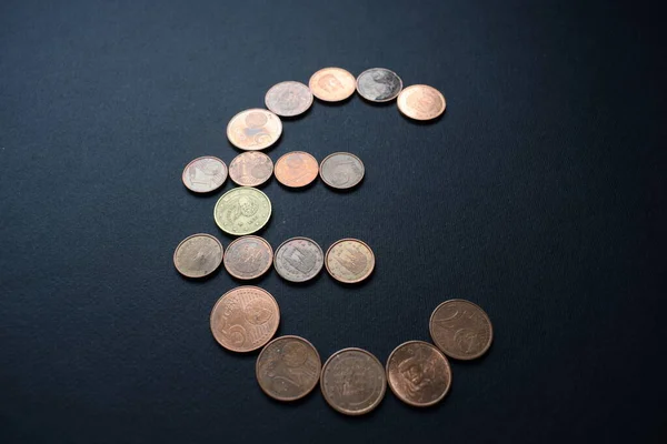 Σύμβολο Ευρώ Κέρματα Του Ευρώ Μαύρο Φόντο — Φωτογραφία Αρχείου