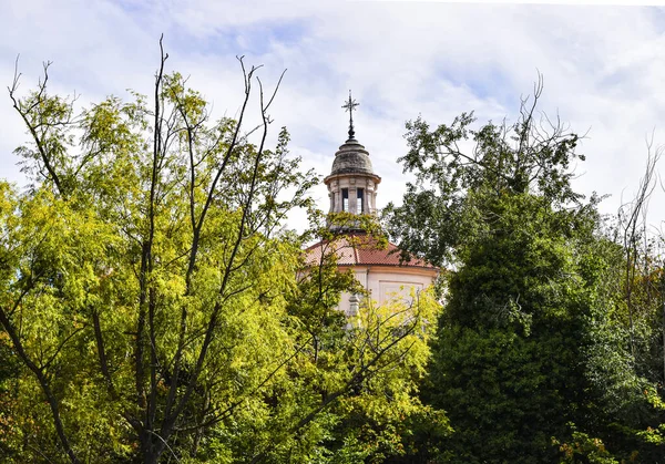 Tempel Gezien Tussen Lentebomen — Stockfoto