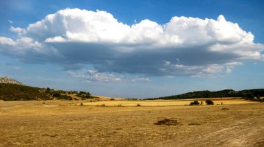 İspanya 'nın kırsal dağ manzaraları.
