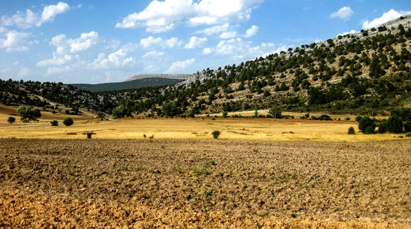 İspanya 'nın kırsal dağ manzaraları.
