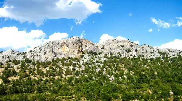 İspanya 'nın kırsal dağ manzaraları.