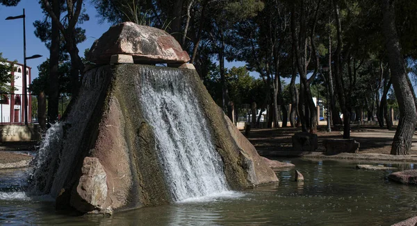 Vodopád Rybníku Venkovním Parku — Stock fotografie