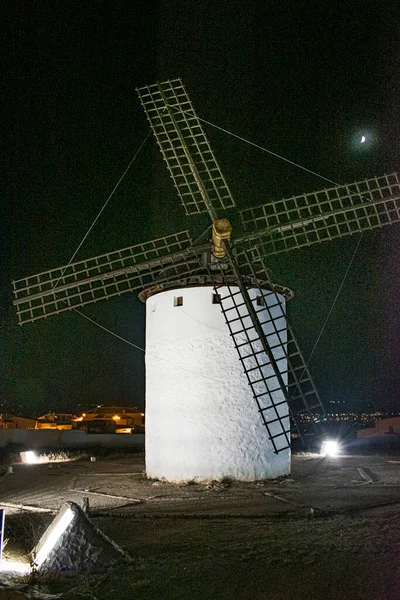 Väderkvarn Dag Natten Castilla Mancha — Stockfoto