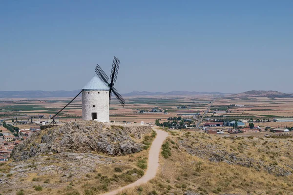 Castiglia Mancia Paesaggio Con Mulini Vento — Foto Stock