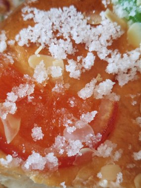 Şekerli ve şekerli meyveli Kral Pastası 'nın dokusuna yakın plan.