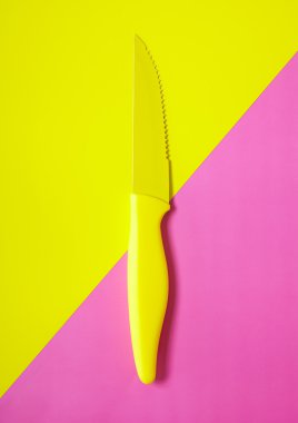 Renkli keskin bıçak