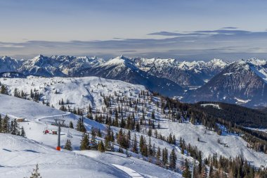 Kışın kayak pisti Avusturya