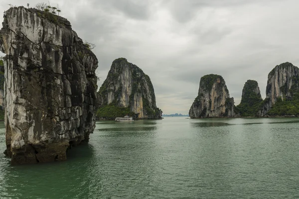 Körfezde dramatik kaya oluşumları