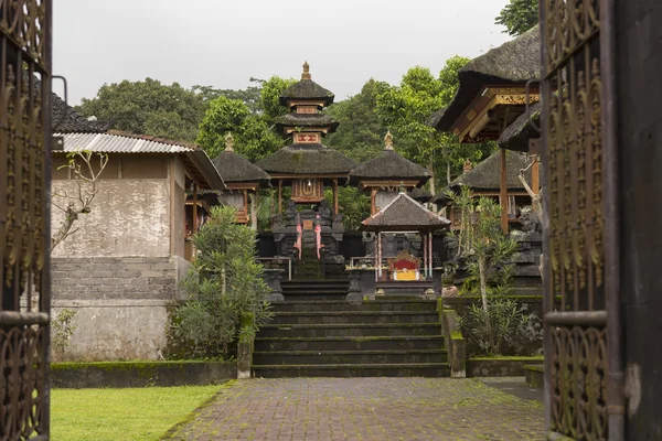 Porta de entrada no complexo do templo Pura Besakih — Fotografia de Stock