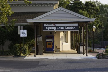 Küçük bir kasabada tren istasyonu