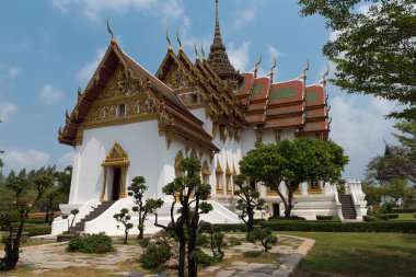 Kırmızı çatı ve altın Trim ile Tay Pagoda