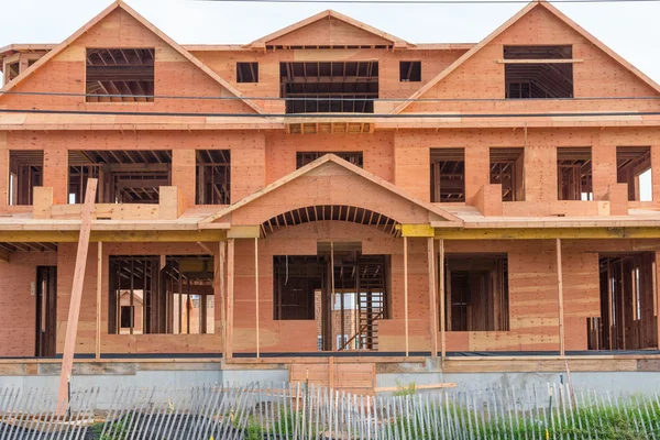 İnşaat halindeki bir ev