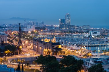 Barcelona, ünlü meydanda nerede Columbus Anıtı