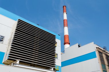 Kırmızı tüp termoelektrik güç istasyonu yükselir