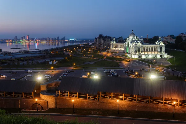 A mezőgazdaság és a rakparton, a Volga, a Kazan Palace — Stock Fotó