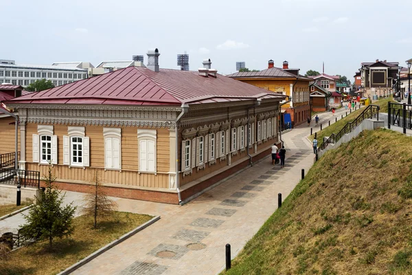 Історичного району з дерев'яних будинків в Іркутськ, Росія — стокове фото