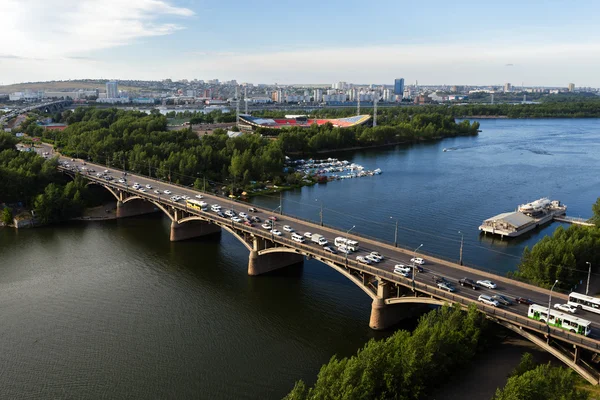 Мост через Енисей в Красноярске, Россия — стоковое фото