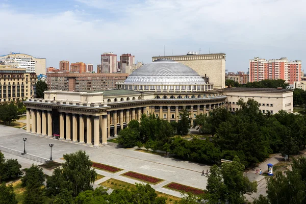 Novosibirsk ünlü opera ve bale Tiyatrosu