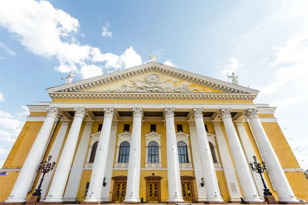 Teatro de Ópera y Ballet lleva el nombre de Glinka en Chelyabinsk — Foto de Stock