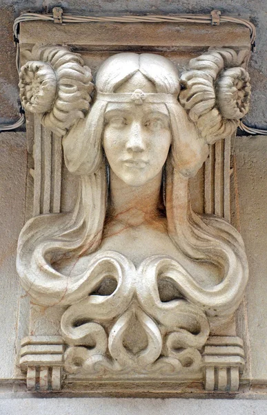 Art Nouveau Female büstü taş oyma