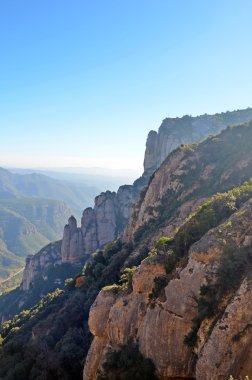 St Michaels Montserrat, Katalonya, İspanya Dağları üzerinde aşmak