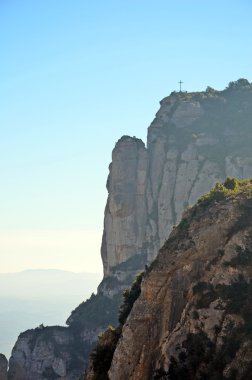 St Michaels Montserrat, Katalonya, İspanya Dağları üzerinde aşmak
