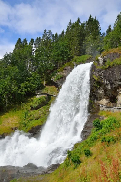 Norveç'te Steinsdalsfossen şelale