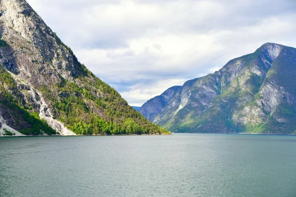 Naeroyfjord w Norwegii. Wpisany na listę światowego dziedzictwa UNESCO. — Zdjęcie stockowe