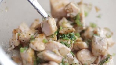 Somon sağlıklı sebze ile pişirme