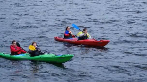 Petersburg Russia 2021 People Kayaking Amateur Tourist Paddling Outdoor Activity — Stock Video