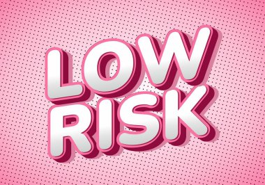 Düşük RİSK kelimelerini içeren canlı bir grafik, kalın, üç boyutlu tipografi. Arka plan pembe noktalı desenli, oyuncu ve çekici bir görsel yaratıyor..
