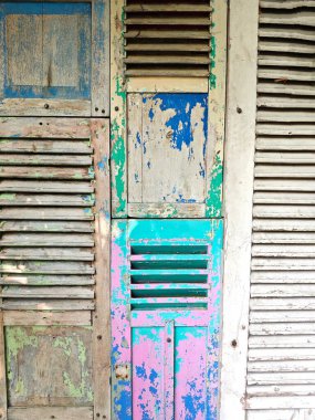 arkaplandaki eski pencere