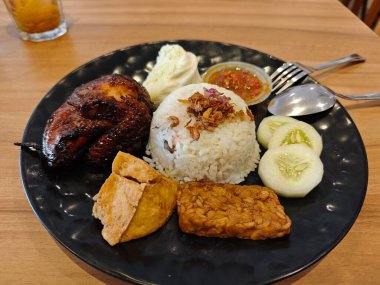 Çin böreğinin mutfak fotoğrafı.