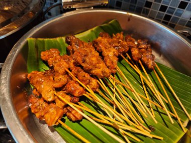 Yapışkan pirinçli tavuk kanadı