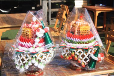 sunan, closeup seçici odak ve sığ derinlik-in tarla sunan pirinç pilav..