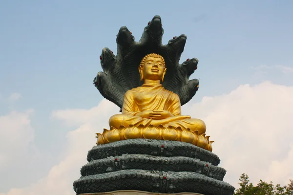 Arany Buddha szobor Thaiföld rayong — Stock Fotó