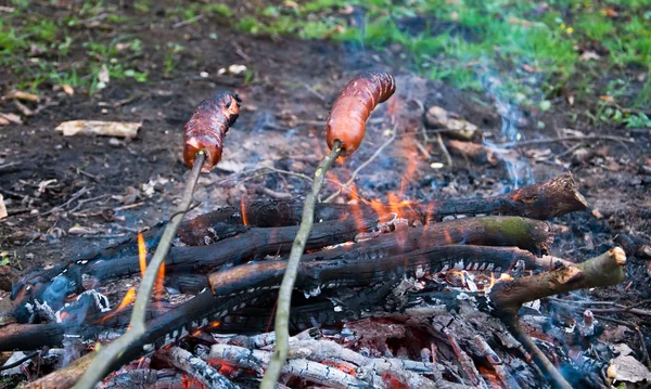 ソーセージの上で焼かれて火災炎 — ストック写真