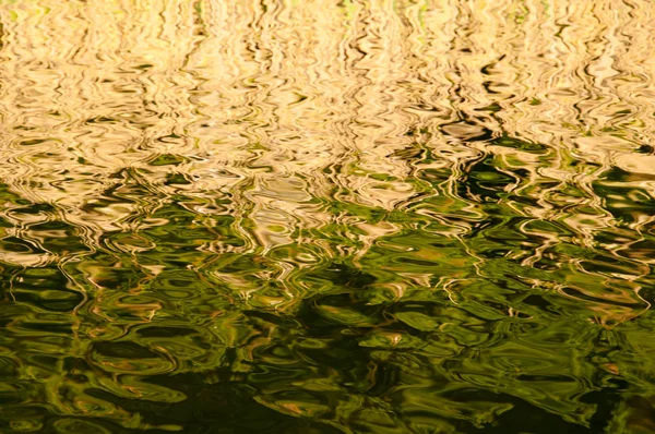 Gelb und grün Wasser Hintergrund — Stockfoto