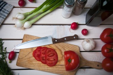 Tahta masada sebzeler
