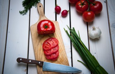 Tahta masada sebzeler